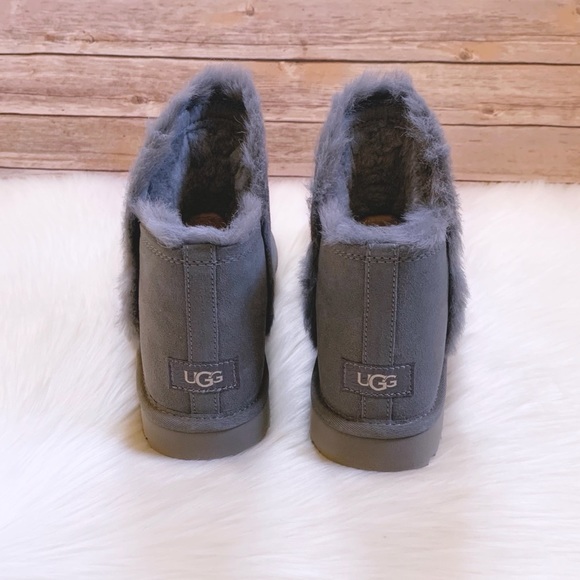 UGG Women’s Classic Mini Fluff High-Low Geyser Boots - Picture 5 of 7
